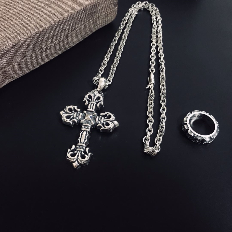 Ch**me He**ts necklaces